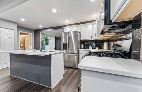 Gages Lake House | Joy House: Newly Remodeled Lake Retreat for Families and Pets