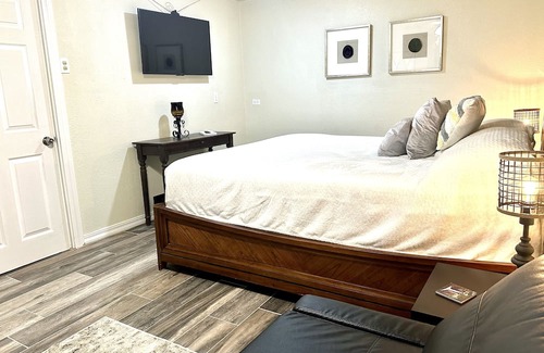 Raisin Cottage | Cozy Cottage Family friendly,1940’s remodeled cottage. Meets All accommodations.