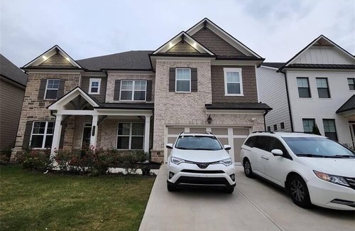 Auburn House | Ideal Room for Work and Play with Child-Friendly Amenities