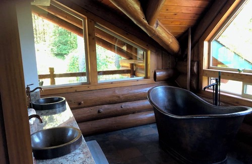 Eugene House | Enchanting Log Lodge Surrounded by 5 Acres of Nature