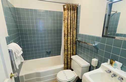 Clemmons Apartment | Comfortable Clemmons Room with Pool & Family Amenities