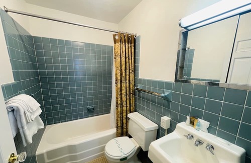 Clemmons Apartment | Comfortable Clemmons Room with Pool & Family Amenities
