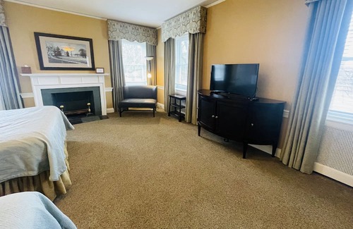 Clemmons Apartment | Inviting Room with 2 Queens and Family-Friendly Amenities