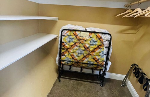 Clemmons Apartment | Inviting Room with 2 Queens and Family-Friendly Amenities