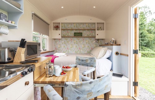 Sherborne Cottage | Apple Cottage: Pet-Friendly Getaway in Sherborne