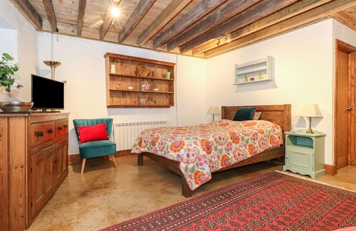 Sherborne Cottage | Pet-Friendly Escape at The Brides Room in Sherborne