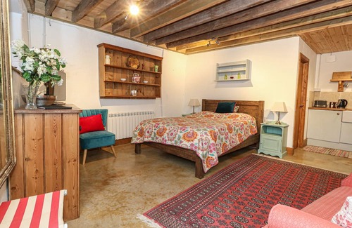 Sherborne Cottage | Pet-Friendly Escape at The Brides Room in Sherborne