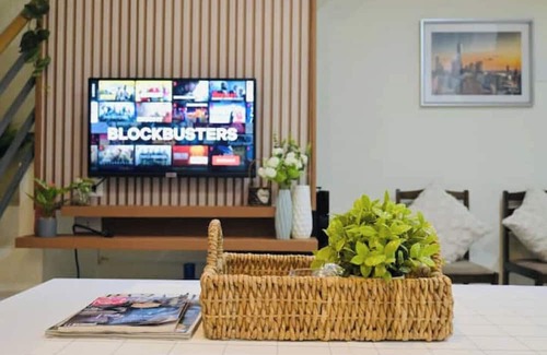 Dumaguete House | Cozy Cattleya by Elle's Place - 2BR with Kitchen & Pool