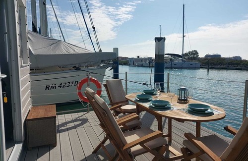 Grado Apartment | Elegant Floating House Anfora: Family & Pet Friendly Escape