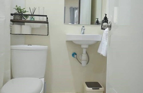 Dumaguete House | Cozy Hyacinth by Elle's Place: Oceanfront near Dumaguete