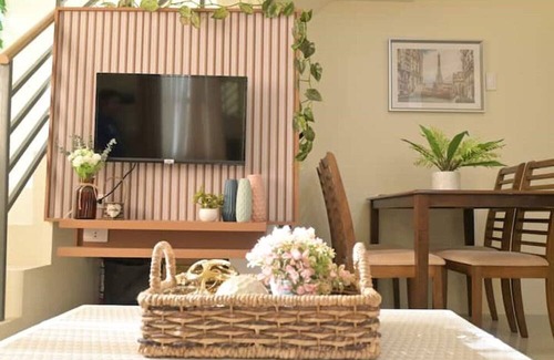 Dumaguete House | Cozy Hyacinth by Elle's Place: Oceanfront near Dumaguete