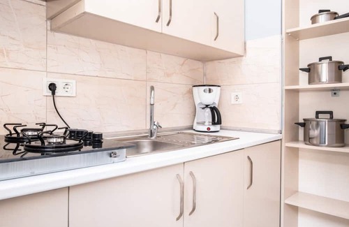 Goztepe Apartment | Cozy Flat Near Bagdat Street in Kadikoy with Kitchen Access