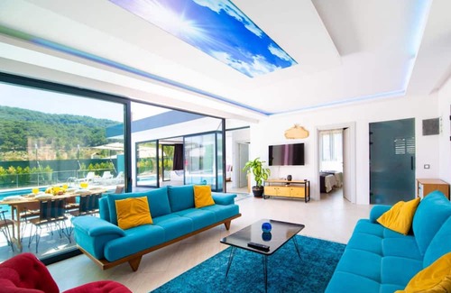 Sarıbelen Villa | Dreamy Villa with Private Pool and Jacuzzi in Kas