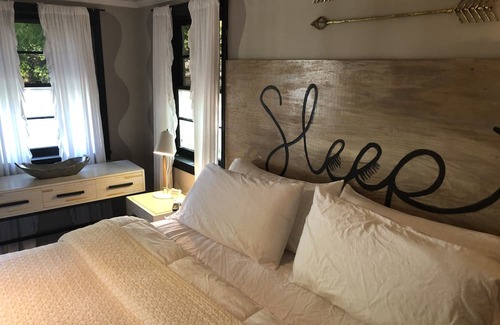Winston - Salem Cottage | Cozy Courtyard Cottage~Downtown Winston Salem Pet Friendly ~ No Pet Fees