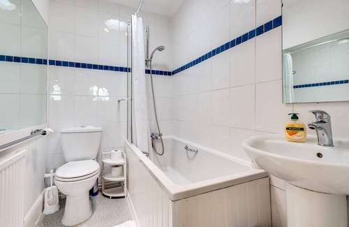 Yarnton Apartment | Spacious 1-Bedroom Flat with garden & free parking
