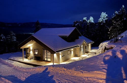 Vradal House | Scenic Mountain Retreat with Lake Views and Spa Amenities