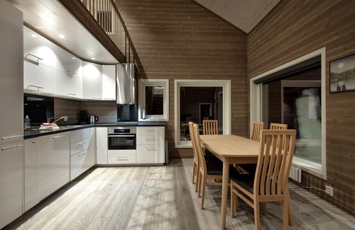 Vradal House | Explore Ivar Hytte: Family-Friendly Getaway with Spa & Views