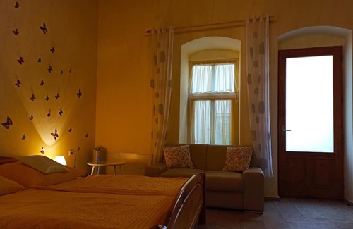 Josefstadt Apartment | Cozy Apartment Nr. 1 with Ocean View & Pet-Friendly Amenities