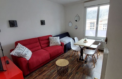 Nord - Gare Apartment | Discover La Bonne Adresse: Central Getaway with Spa & Breakfast