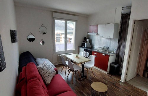 Nord - Gare Apartment | Discover La Bonne Adresse: Central Getaway with Spa & Breakfast