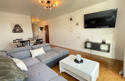 Nord - Gare Apartment | Elegant Le Barry Gare: Family-Friendly Stay in Le Mans