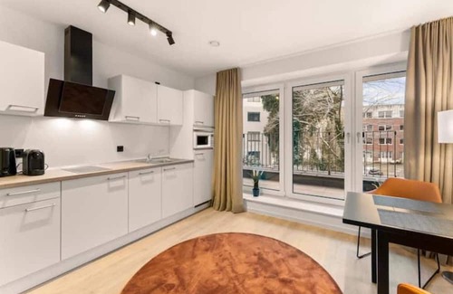 Burgeresch Apartment | Comfortable Stay at Between-studios - Tiger with Breakfast