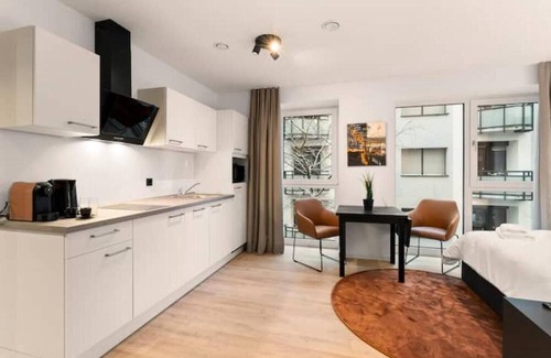 Burgeresch Apartment | Comfortable Stay at Between-studios - Tiger with Breakfast