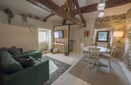 Covelo House | Discover Casa Camu - Relax by the Pool with Breakfast