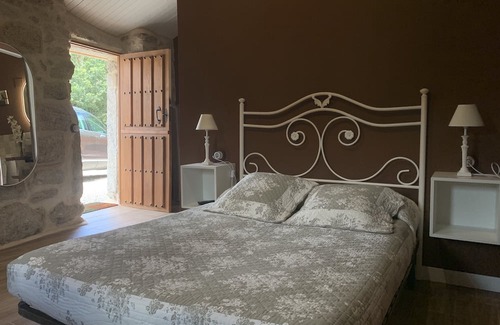 Covelo House | Discover Casa Camu - Relax by the Pool with Breakfast
