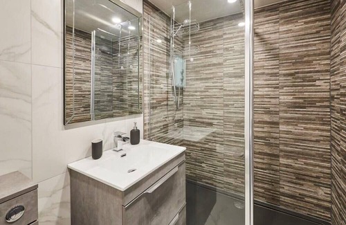 Holmbridge Apartment | Discover Pâl Lodge: Family-Friendly & Pet Friendly Retreat