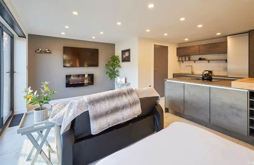 Holmbridge Apartment | Discover Pâl Lodge: Family-Friendly & Pet Friendly Retreat