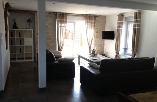 Jeuxey House | Cozy Gite "La Menuiserie" with Breakfast and Family Appeal