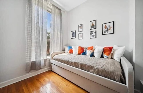 Grand Boulevard Apartment | Bronzeville Condo By Hyde Park