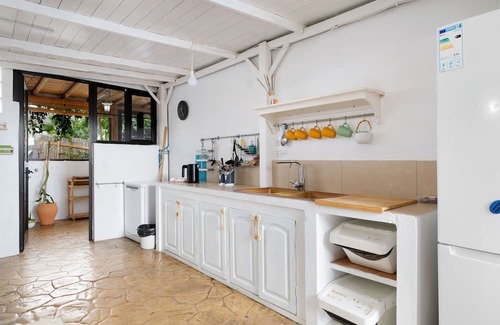 Tabayesco Apartment | Vacation Apartment 'Eco Casa Tierra' with Sea View, Private Pool and Wi-Fi