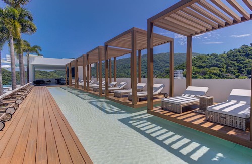 Emiliano Zapata Apartment | Ocean & Mountain View Corner Suite in Vibrant SohoPV