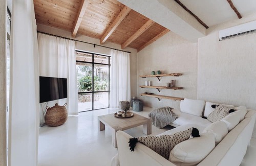 Majorca Villa | Elegant Mallorca Villa with Private Pool and Pet-Friendly Options
