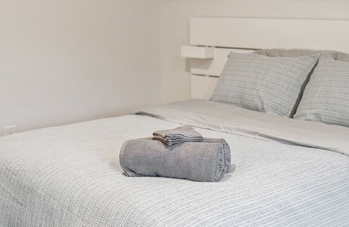 Sequoyah Apartment | Premier Oakland Oasis: Modern Amenities & Relaxing Hot Tub