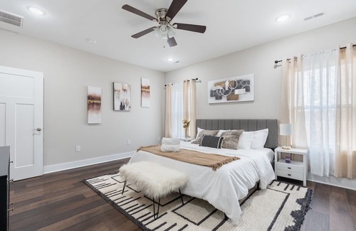 Loris House | Modern Retreat: Guest Rated 10/10, Family-Friendly Comfort