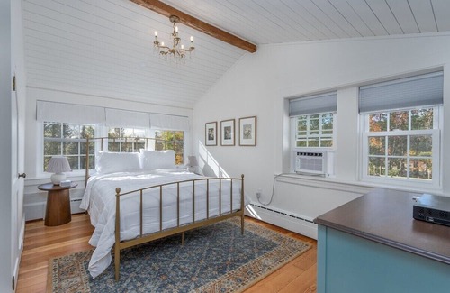 Meredith House | Charming Newly Renovated 1840 Farmhouse with Pool