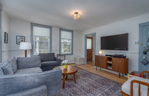 Meredith House | Charming Newly Renovated 1840 Farmhouse with Pool