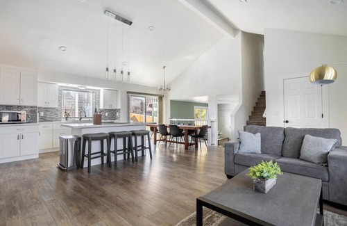 Kent House | Modern 1BR Retreat Near Shopping & Dining in Kent