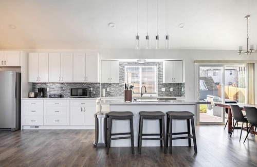 Kent House | Modern 1BR Retreat Near Shopping & Dining in Kent