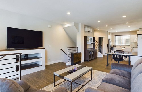 Sammamish House | Modern Sammamish 1BR with Kitchen and Pet-Friendly Options