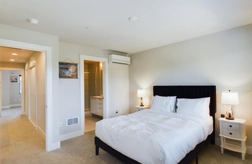 Sammamish House | Modern Sammamish 1BR with Kitchen and Pet-Friendly Options