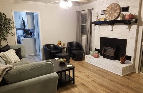 Varina House | Cozy Private Home Minutes from Airport and Downtown