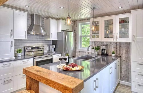 La Minerve Ski Chalet | Welcoming and Scenic Cottage on the Lake !