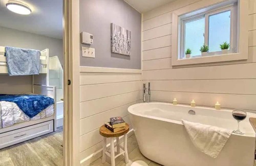 La Minerve Ski Chalet | Welcoming and Scenic Cottage on the Lake !