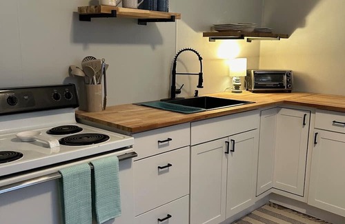 Charlotte Park House | Pet-Friendly 2 Bed Retreat in Charlotte Park, Nashville
