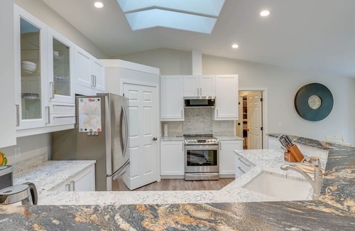 Sudden Valley House | Cozy Bellingham Home: Steps to Beach, Pet-Friendly Amenities