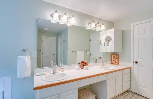 Sudden Valley House | Cozy Bellingham Home: Steps to Beach, Pet-Friendly Amenities